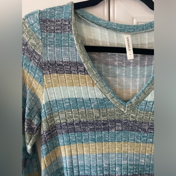 Striped V-Neck Ribbed Top - Picture 3 of 5